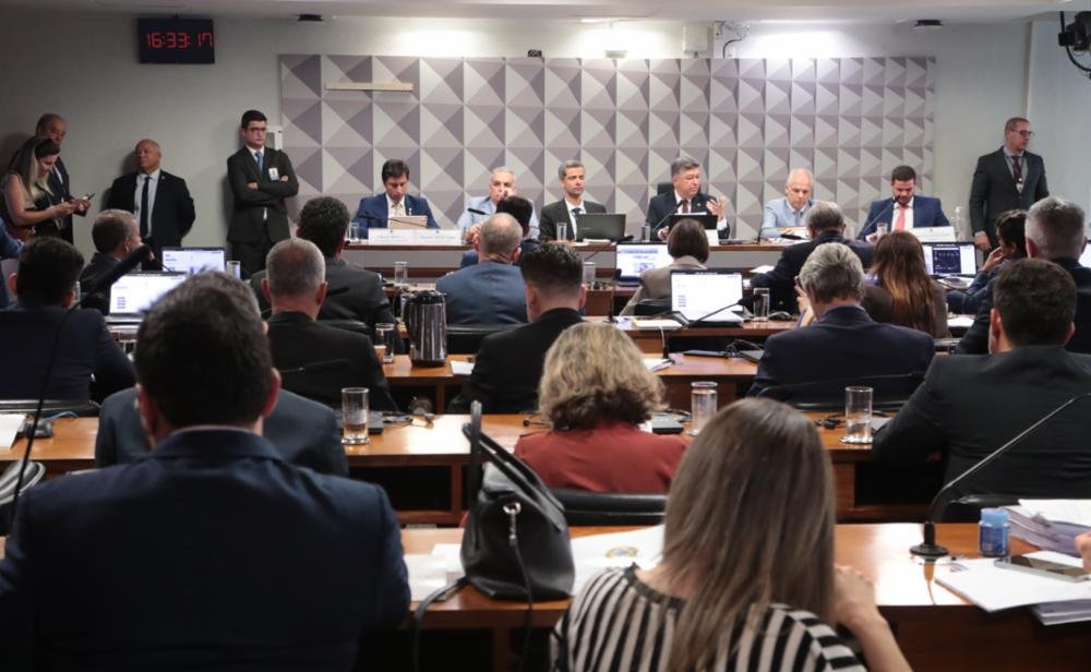 Derrota política do bolsonarismo na CPMI do INSS expõe fragilidade e manipulação nas investigações