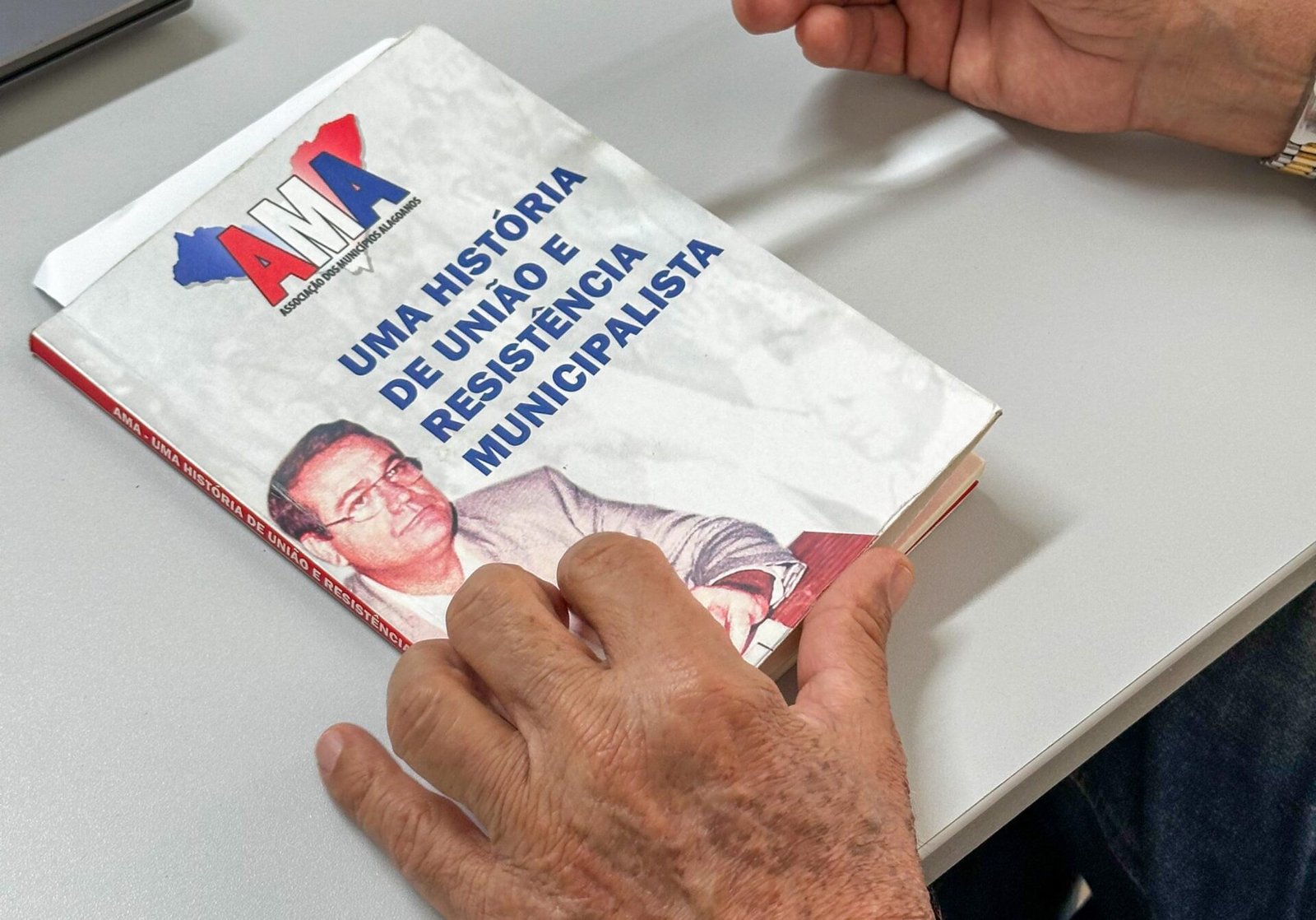 Vice-governador é destaque em lançamento do livro “Uma História de União e Resistência Municipalista”