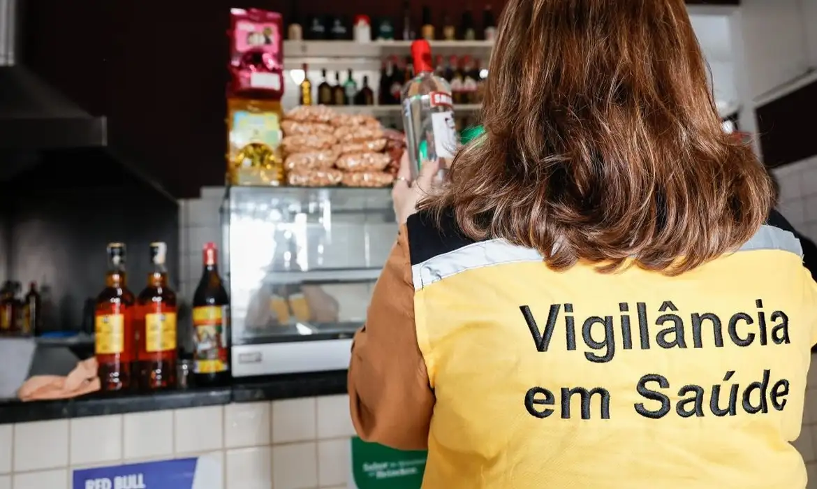 Metanol: Ministério da Saúde alerta para intoxicação por substância e reforça notificações imediatas