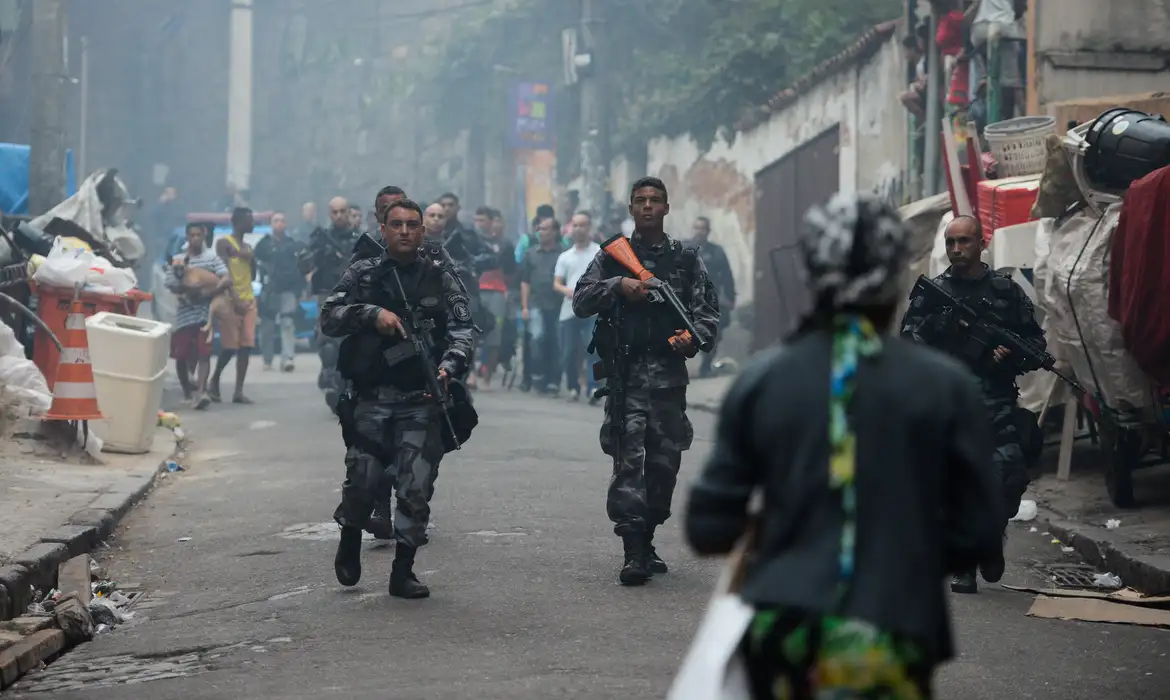 “Governadores transformam ‘guerra ao crime’ em espetáculo: retórica ameaça garantias civis”, avaliam especialistas