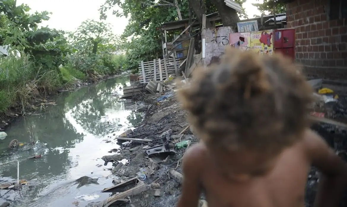 UNICEF alerta que mais de 400 milhões de crianças vivem em privação severa