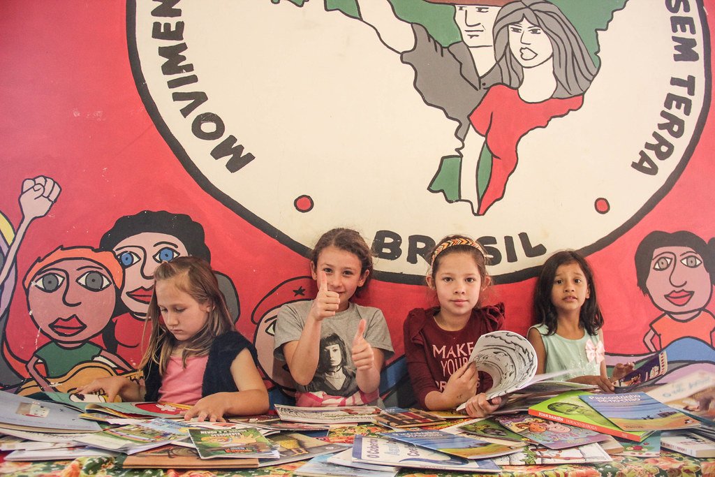 MST e Mãos Solidárias lançam campanha por rede de bibliotecas populares em Alagoas