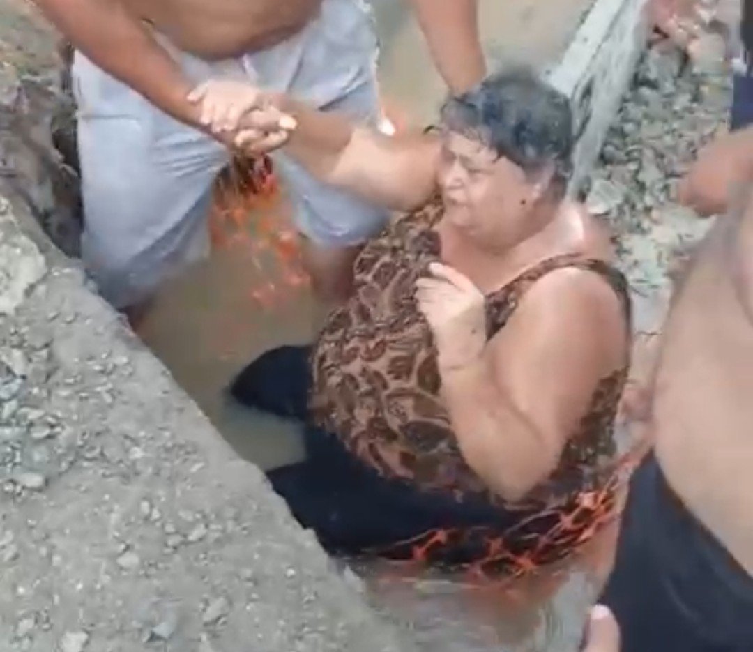 Mulher cai em buraco nos Flexais: até quando o sofrimento das vítimas será invisível?