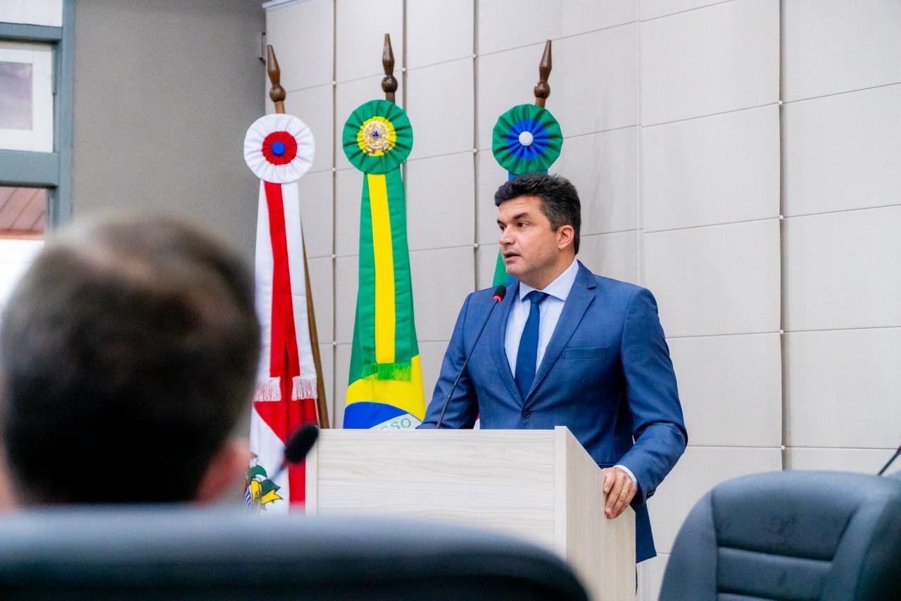 Rui Palmeira reafirma questionamentos à Crédito e Mercado durante sessão da Câmara e denuncia “perseguição à oposição propositiva”