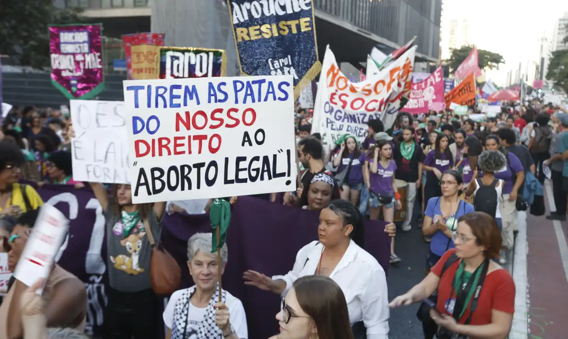 Ataque ao aborto legal provoca ‘pânico moral’, alerta dirigente do Conanda