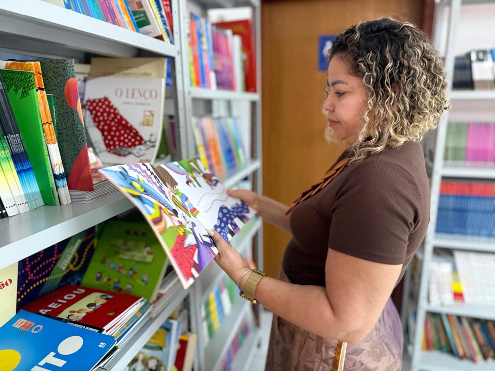 Bibliotecas públicas e comunitárias de Alagoas começam a receber acervos do Programa Nacional do Livro