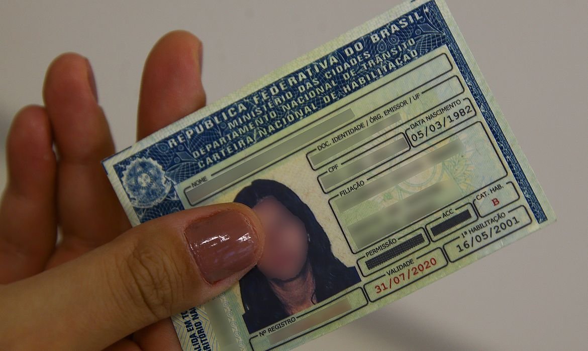Nova resolução do Contran elimina exigência de aulas em autoescola para obter CNH