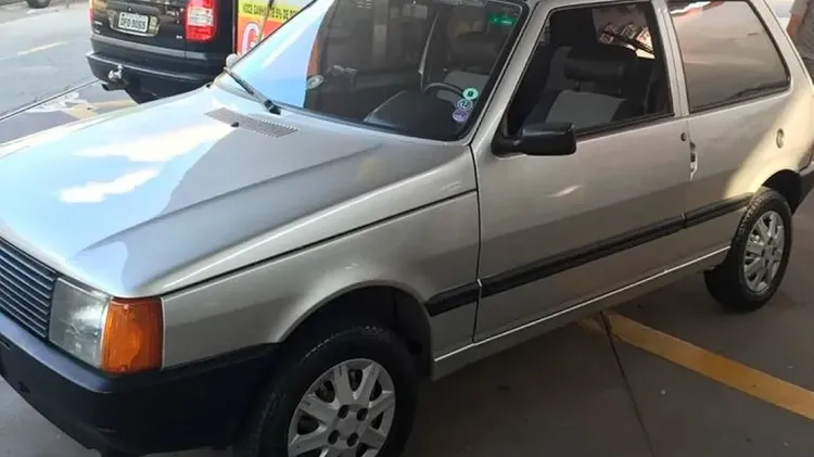 Carro que Ayrton Senna deu a Adriane Galisteu segue guardado há décadas