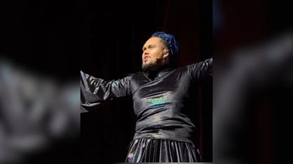 Ator de 25 anos morre após mal-súbito durante estreia de “Aladdin” em Osasco