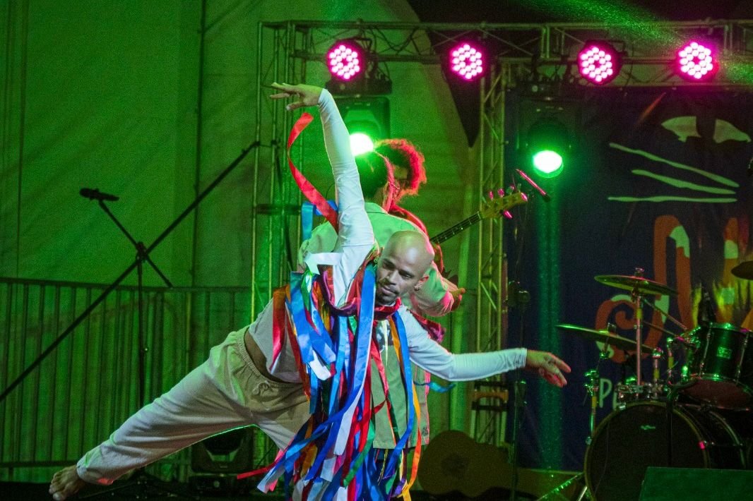 Espetáculo “Nise e os Malucos Beleza” encerra o projeto Nise em Cores e Formas com homenagem à psiquiatra alagoana no Teatro Gustavo Leite