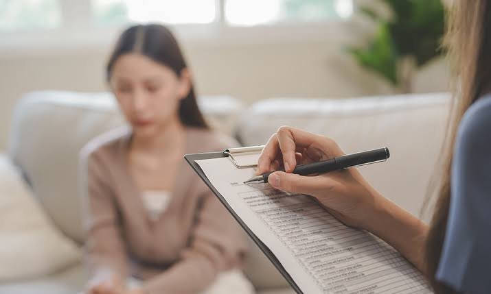 Médicos psiquiatras denunciam precarização de contratos e atraso salarial na gestão JHC