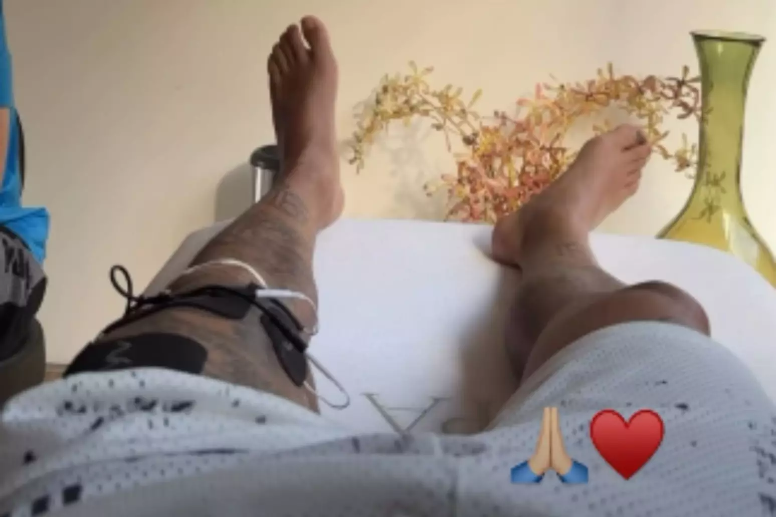 Neymar passa Natal com a família e realiza procedimento de recuperação física