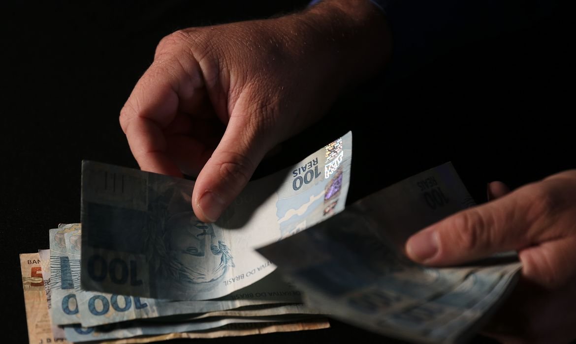 Governo libera saldo do FGTS retido pelo saque-aniversário