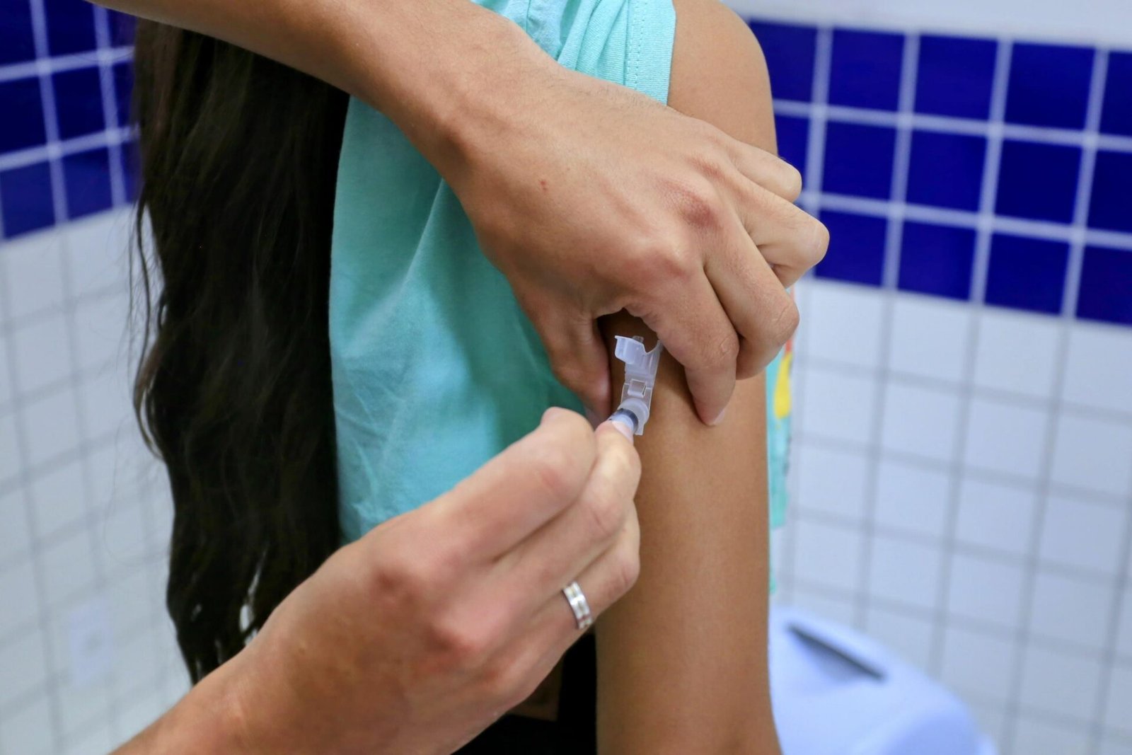 Prefeitura de Cacimbinhas intensifica vacinação de crianças e adolescentes nas escolas do município
