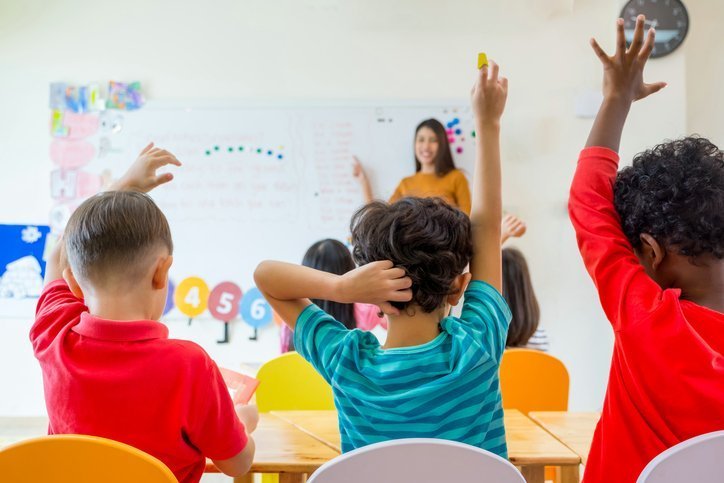 Volta às aulas: Neuropediatra orienta sobre a identificação de sinais de neurodivergência no início do ano letivo