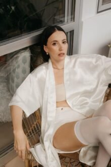 Cantora Flora se apresenta no Theatro Homerinho no próximo sábado (24) com show inédito