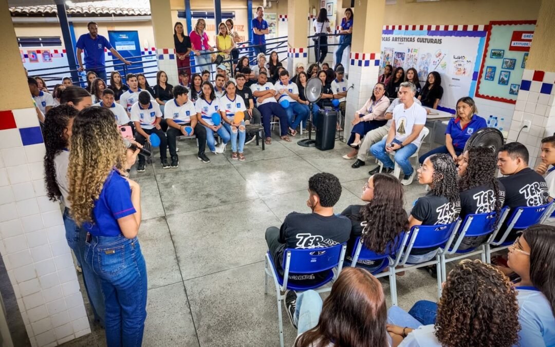 Com início do ano letivo, Rafael Brito destaca resultados da lei dos celulares nas escolas