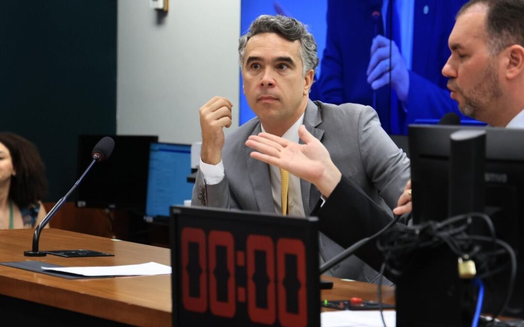 “Fim do abuso: lei que impõe limite aos juros do cartão de crédito, desafoga o orçamento familiar”, afirma Rafael Brito