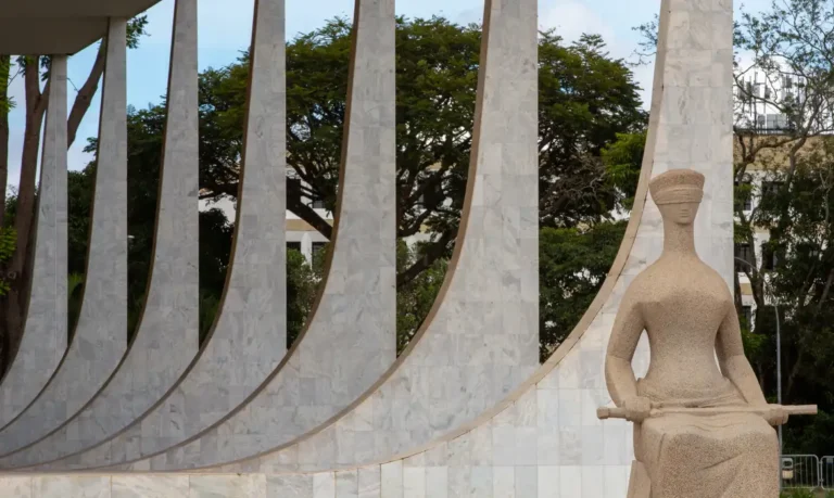 STF retoma na segunda (29) julgamento sobre pagamento retroativo de penduricalhos