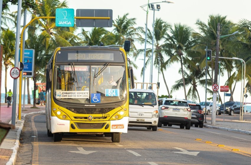 Ônibus: quatro repasses concentram R$ 120,5 milhões em 23 dias no fim da gestão JHC