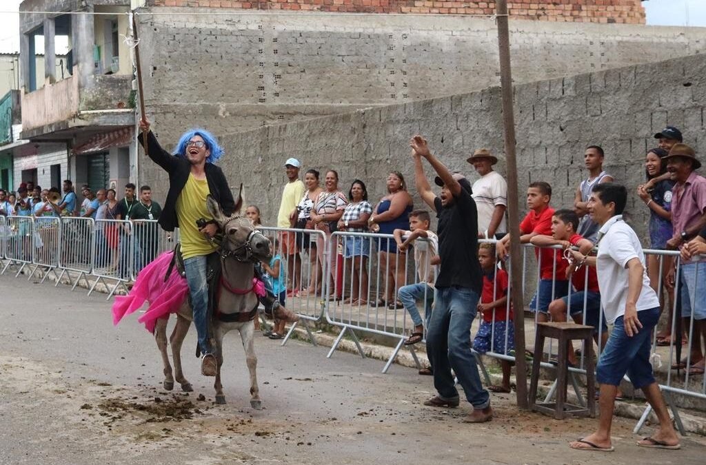 Burralhada mantém tradição na terça-feira de Carnaval em Joaquim Gomes