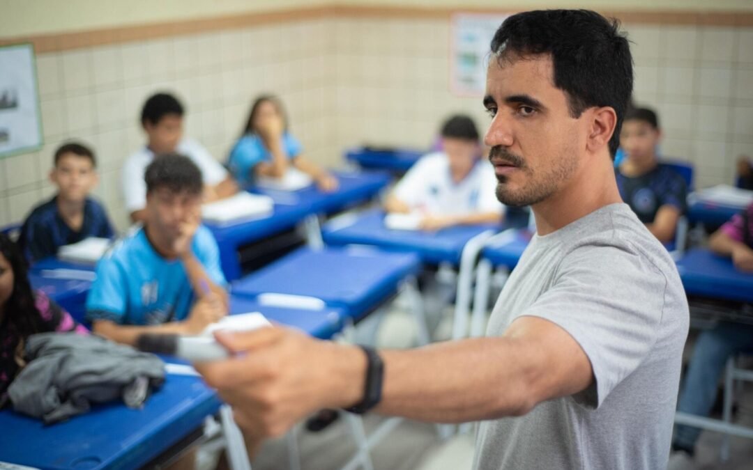 Educação abre inscrições para o Programa Bolsa Mais Professores com auxílio de R$ 2,1 mil