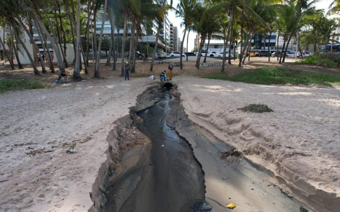 Urbanista alerta para colapso do saneamento e contaminação generalizada da orla de Maceió