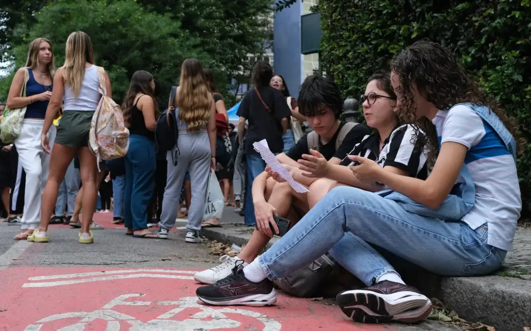 Instituto oferta videoaulas de português a alunos do ensino médio