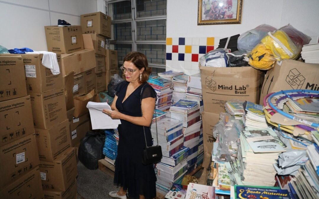 Força-tarefa encontra mofo e falta de material em escola da EJAI e cobra explicações da Prefeitura de Maceió