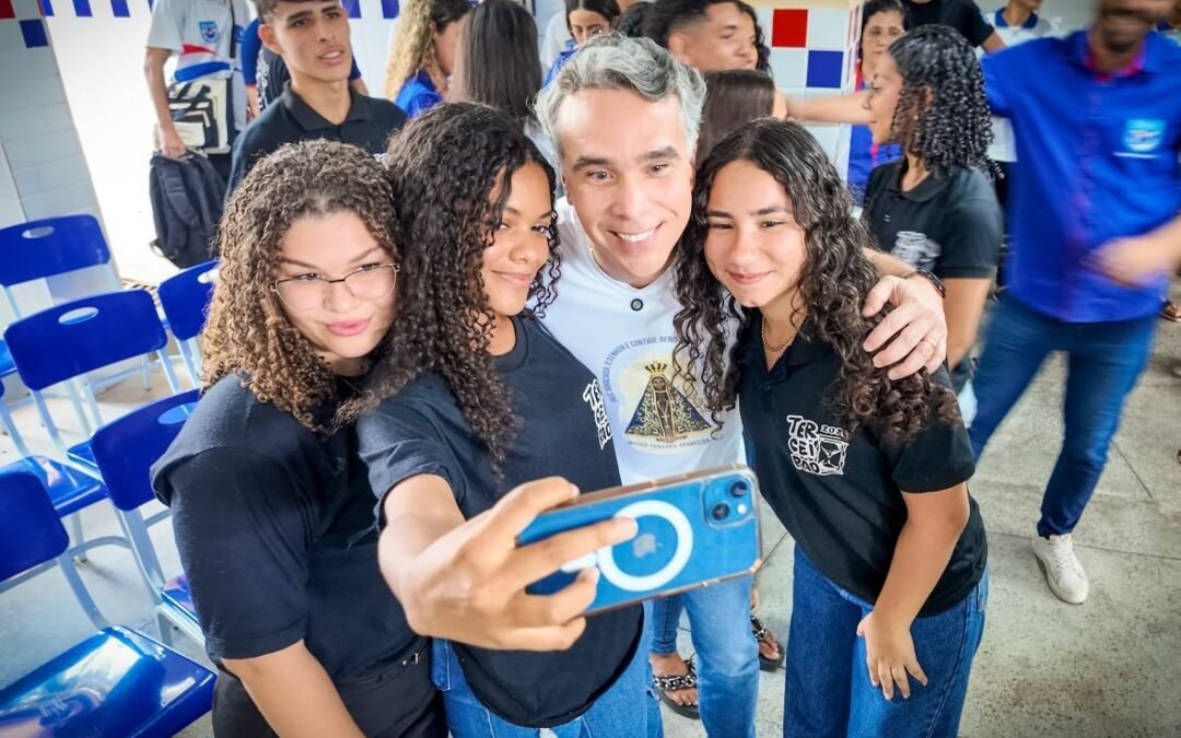 Rafael Brito comemora liderança de Alagoas em matrículas no 3º ano no Nordeste, consolidando avanço do Cartão Escola 10