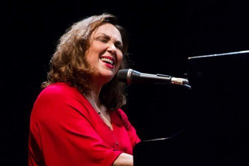 Jane Duboc, Niko Resende e Irina Costa são as atrações de abril do Seis & Meia