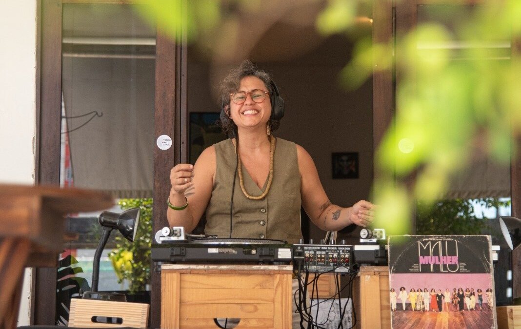 Após sucesso da estreia, Vinil na Área volta em março com protagonismo feminino