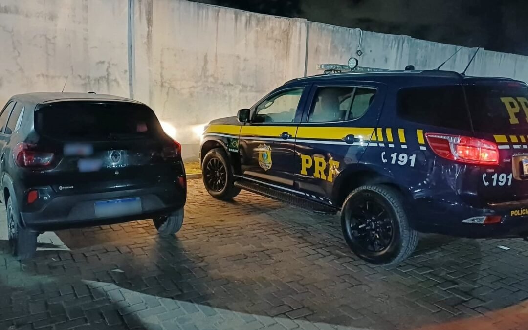 PRF prende homem com carro furtado e adulterado em Maceió