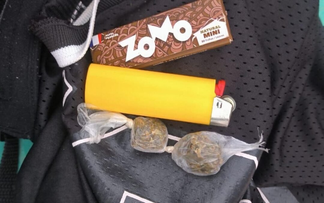 Agentes do Ronda no Bairro flagram uso de drogas no Marco dos Corais