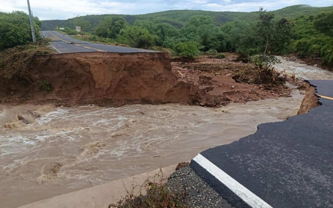 Chuva histórica atinge Piranhas, rompe estrada e deixa rastro de destruição
