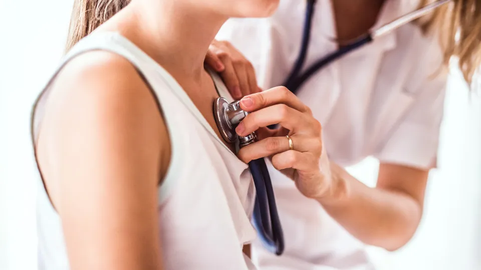 Infarto em mulheres é pouco diagnosticado e mal tratado, dizem especialistas