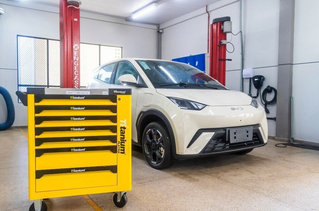 SENAI Poço é pioneiro na oferta de cursos para veículos elétricos