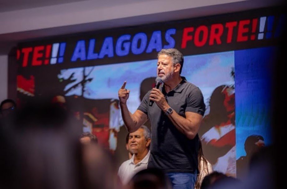 Arthur Lira lança pré-campanha ao Senado e ausência de JHC marca evento em Maceió