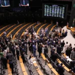 Congresso derruba veto de Lula e aprova mudança em penas para crimes contra o Estado democrático