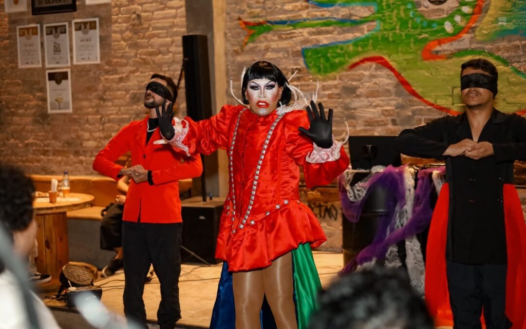 Drag Dinner Alagoas celebra divas pop em noite de glamour em Maceió