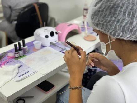 Rafael Brito investe em projeto que transforma a vida de mulheres em situação de vulnerabilidade