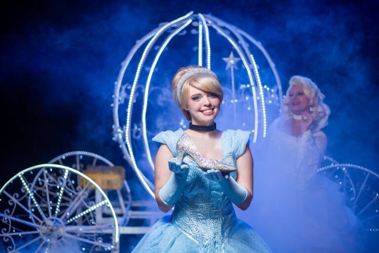 Peça “Cinderela e o sapatinho de cristal” promete trazer a magia do clássico da Disney para o palco do Teatro Gustavo Leite