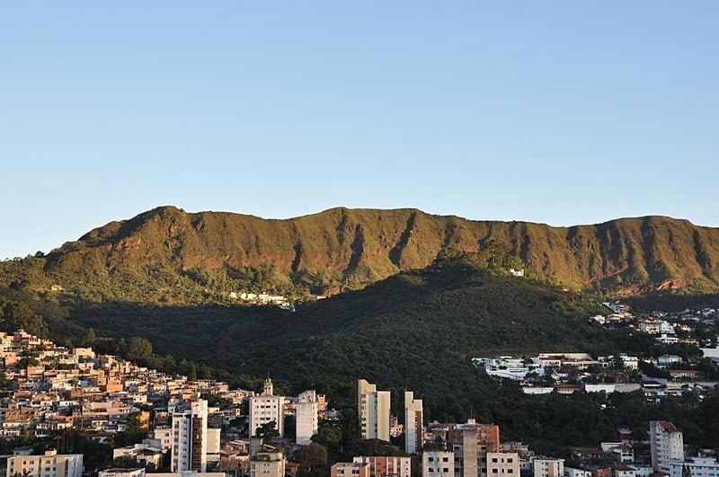 Zema, Vorcaro e Zettel no centro da crise: acordos ambientais impulsionam mineração na Serra do Curral