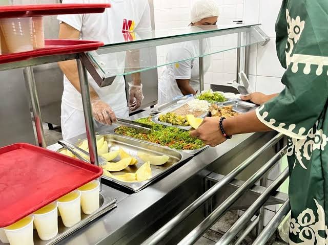 Restaurante Popular de Piranhas oferece refeições a preços acessíveis e amplia atendimento social