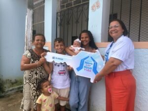 Programa garante moradia e marca recomeço para mulher após 15 anos em situação de rua em Maceió