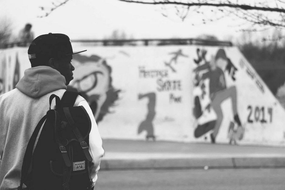 Ansiedade juvenil expõe crise mais profunda no Brasil, aponta análise