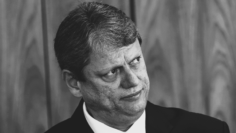 Estadão chora pela “contaminação” da Polícia Militar, mas blinda Tarcísio