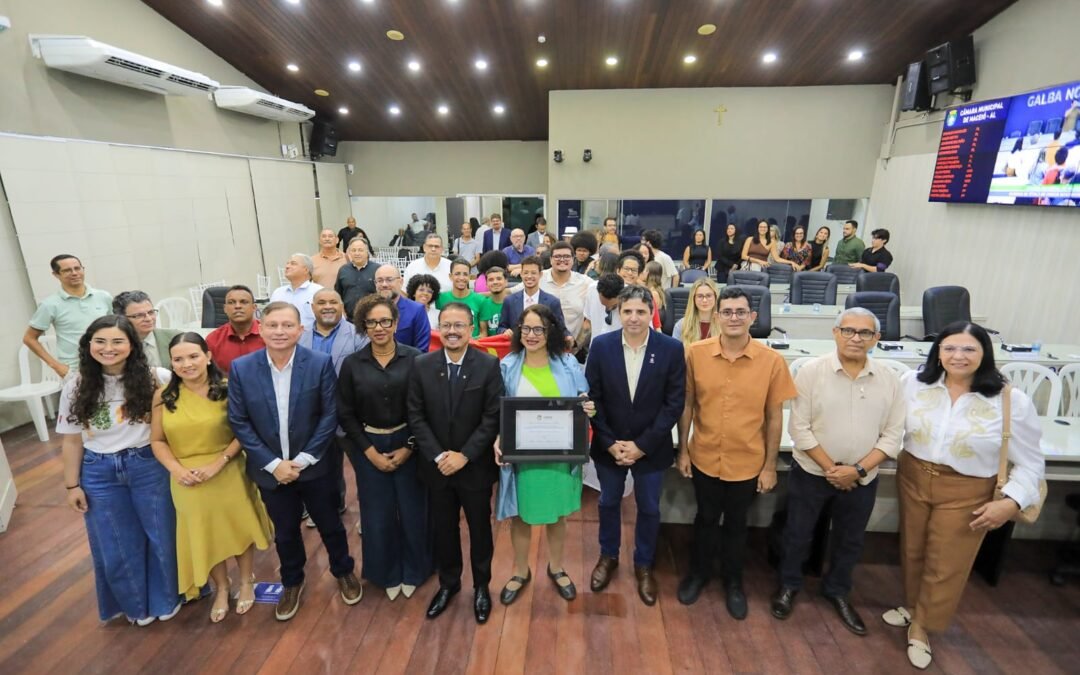 Câmara concede título de cidadã maceioense à ministra da Ciência, Tecnologia e Inovação