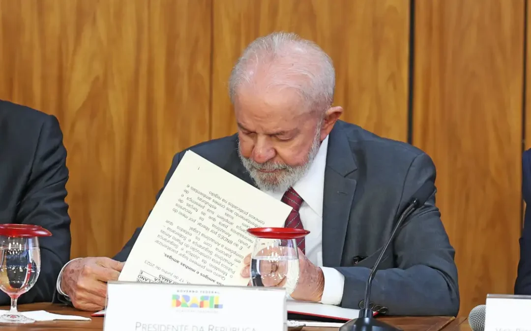 Lula veta projeto que reconhecia estágio como experiência profissional em concursos