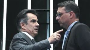 Operação contra Ciro amplia tensão na direita e expõe desconfiança entre aliados de Flávio Bolsonaro